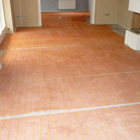 Boden mit gelegter Fußbodenheizung